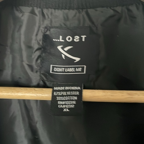 Lost jacket - Picture 2 of 9